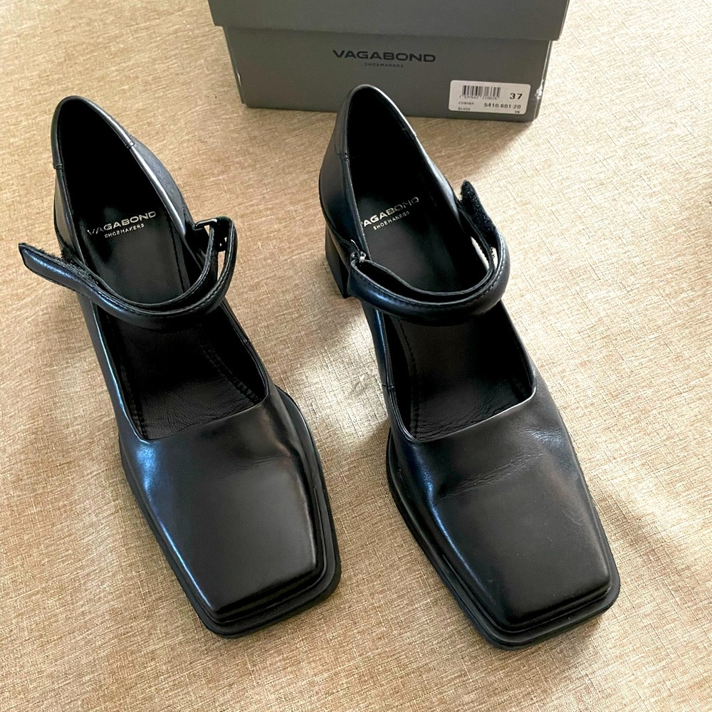 Brand new vagabond shoes. Wore once inside the house. Leather